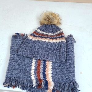 Lucky Brand Hat &Scarf Set
